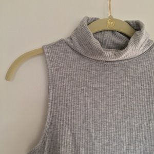H&M Sleeveless Gray Turtleneck Top Size Medium